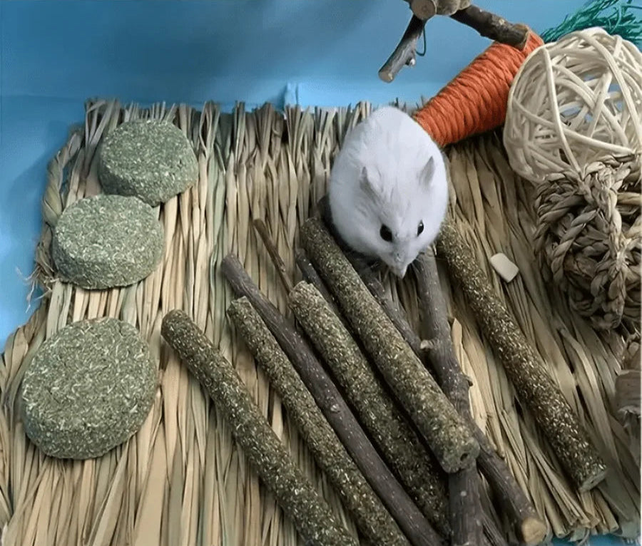 BunnyNest™ Natural Grass Mat – The Cozy, Chewable Hideaway